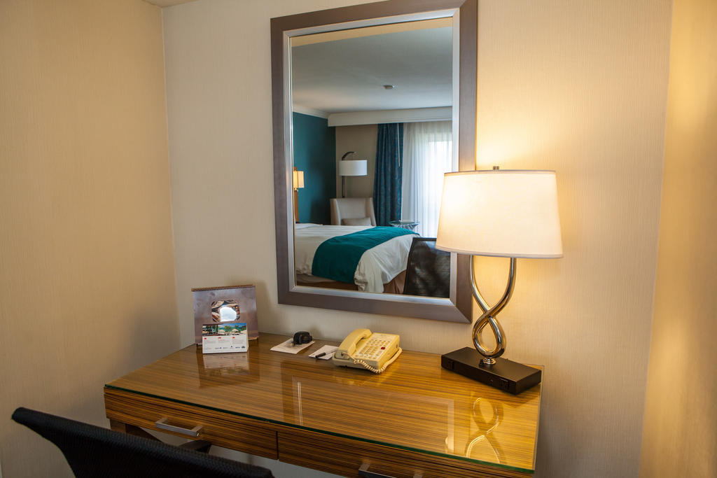 Delta Hotels By Marriott Ontario Airport Bilik gambar