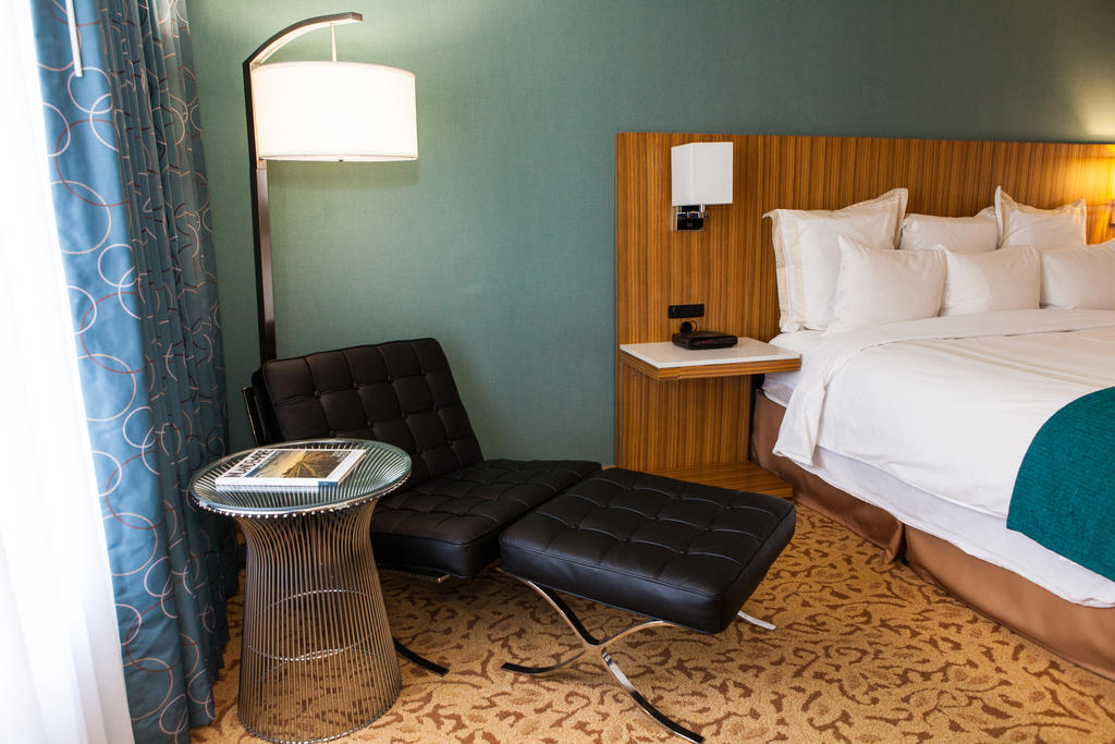 Delta Hotels By Marriott Ontario Airport Bilik gambar