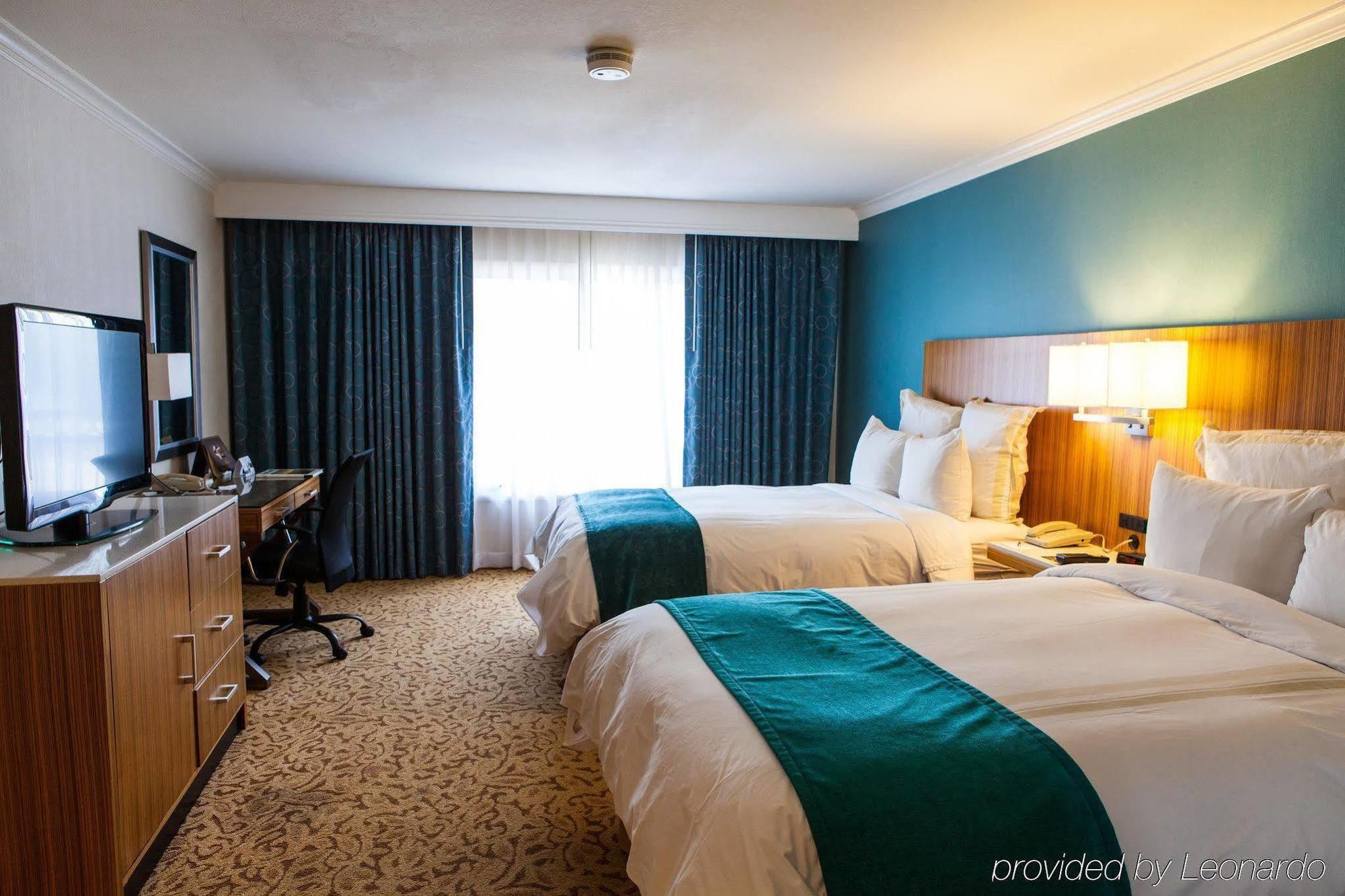Delta Hotels By Marriott Ontario Airport Bilik gambar