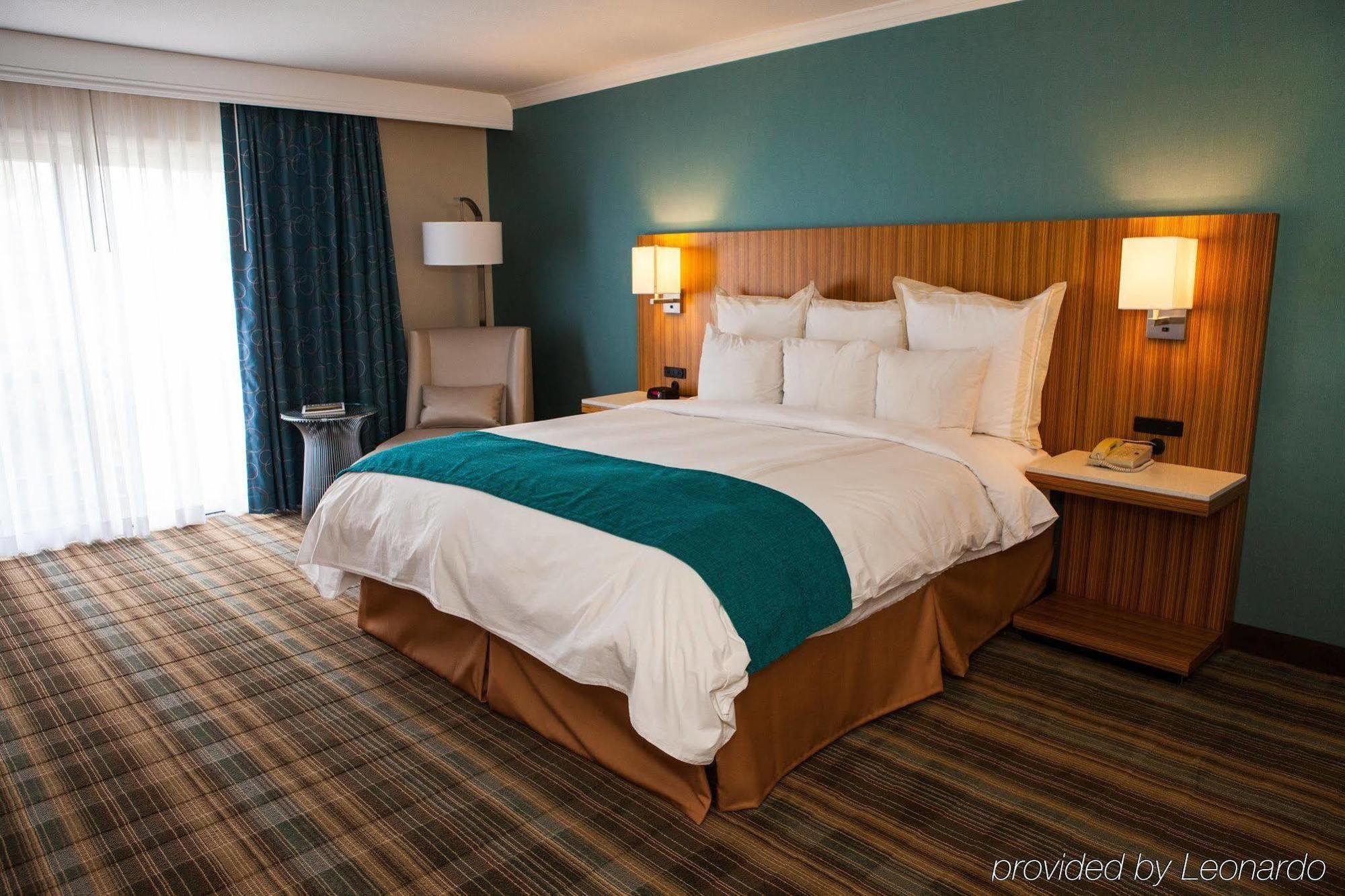Delta Hotels By Marriott Ontario Airport Bilik gambar